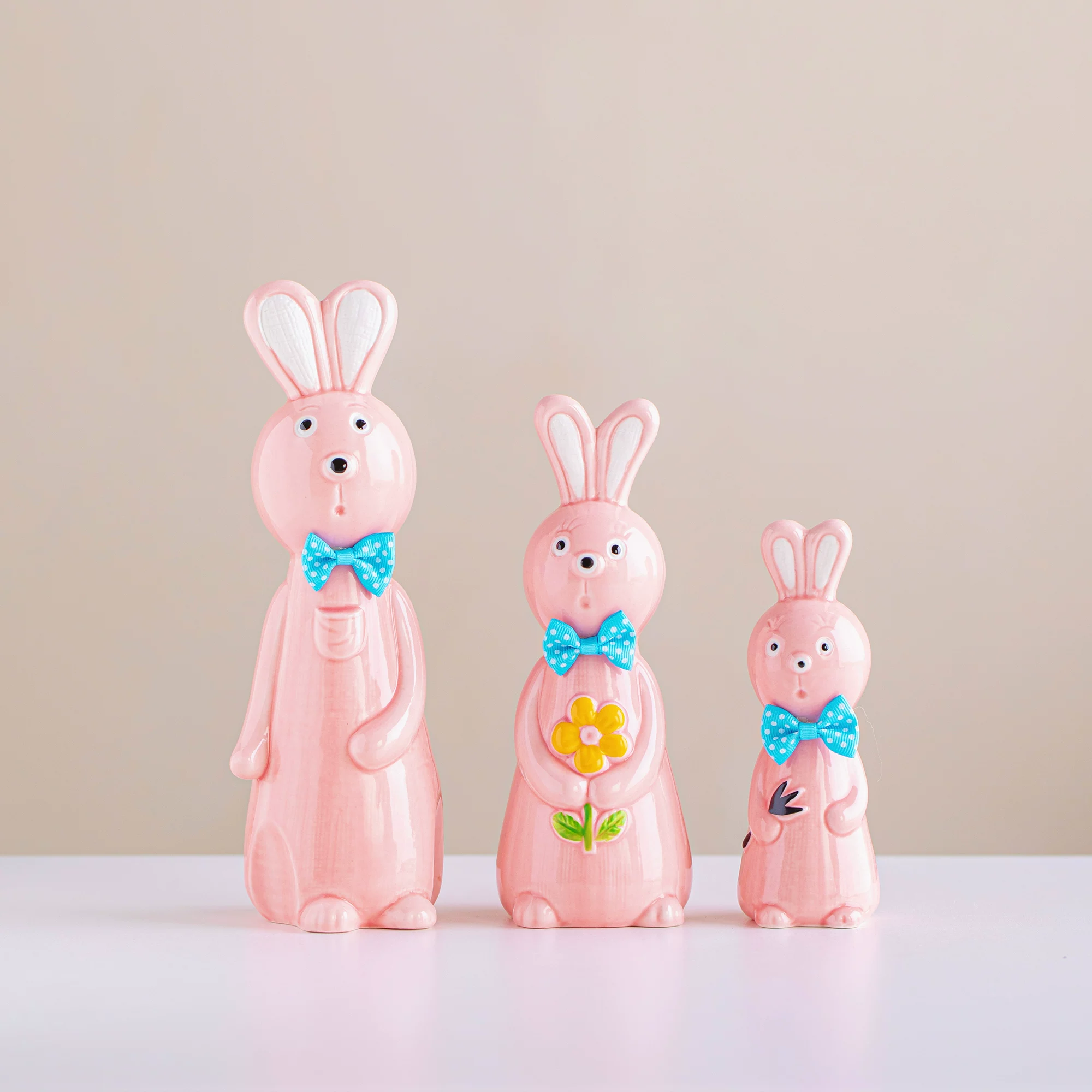 Jingdezhen creative ceramic ornaments, decorative tabletops, simple, niche, cute porcelain, high-end small decorations for living rooms and bedrooms.