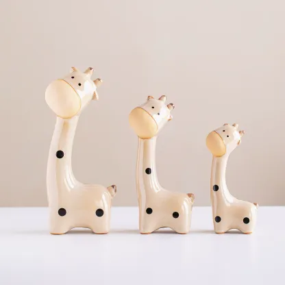 Jingdezhen creative ceramic ornaments, decorative tabletops, simple, niche, cute porcelain, high-end small decorations for living rooms and bedrooms.
