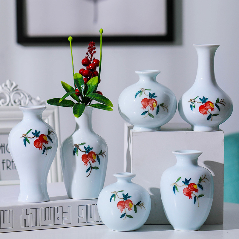 New hand-painted white porcelain mini vase, creative ceramic vase, white porcelain flower vase, mini porcelain ornament.