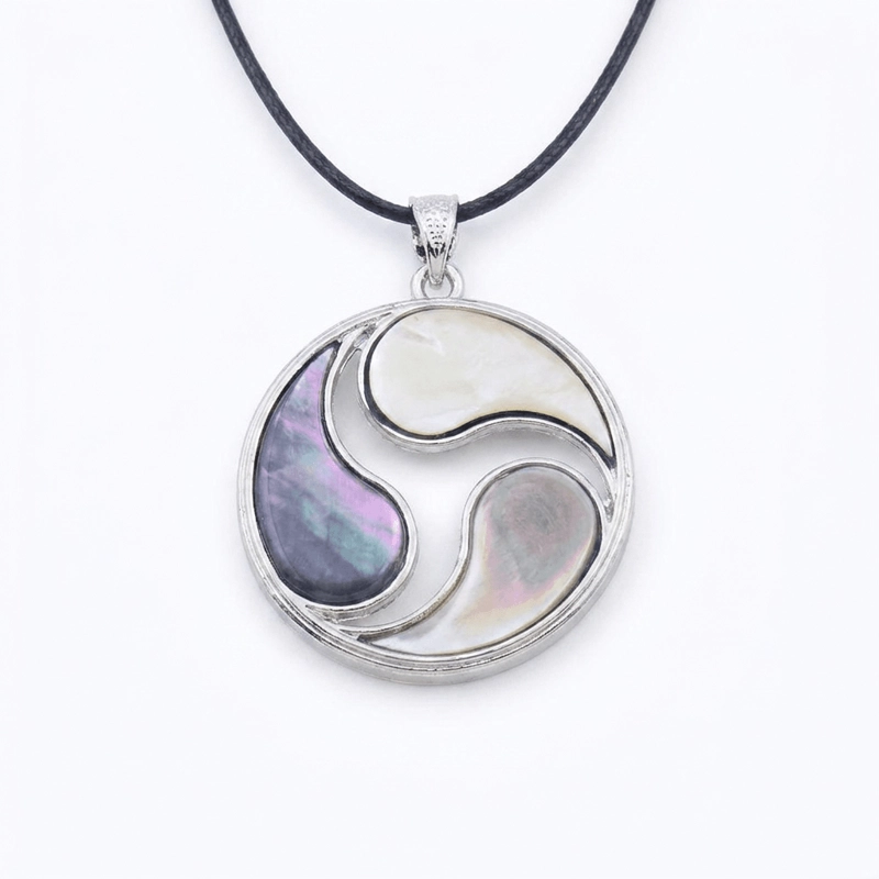 Tricolor Shell Pendant Necklace for Elegance & Inner Peace
