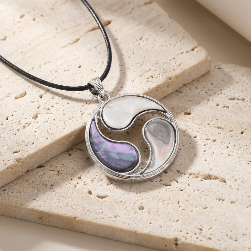 Tricolor Shell Pendant Necklace for Elegance & Inner Peace