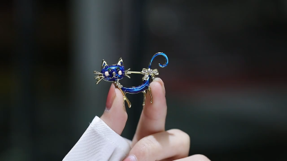 Golden Cat 18K Gold Plated Enamel Brooch for Playful Elegance & Refined Sophistication