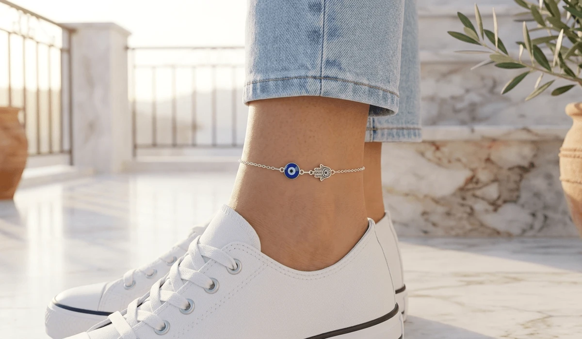A protection anklet with an Evil Eye charm worn on the left ankle to deflect negative energy according to Feng Shui rules.