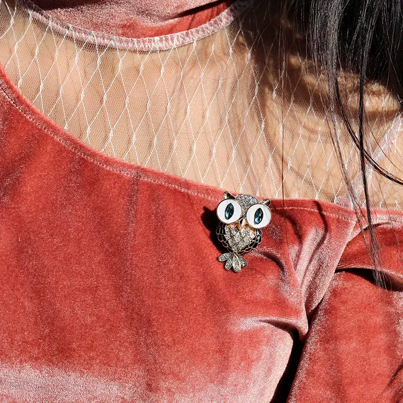 Owl Rhinestone & Crystal Brooch – Whimsical Charm, Sparkling Elegance & Timeless Style