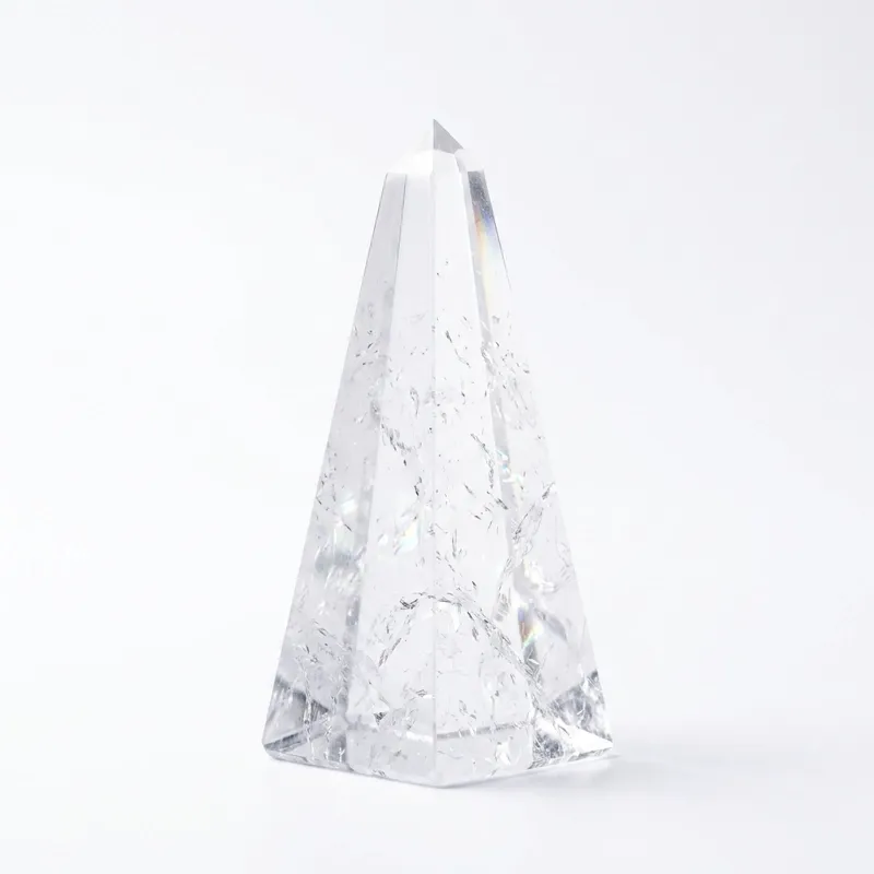 Clear Quartz Crystal Pyramid – Energy Cleansing, Mental Clarity & Spiritual Protection