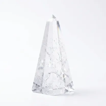 Clear Quartz Crystal Pyramid – Energy Cleansing, Mental Clarity & Spiritual Protection