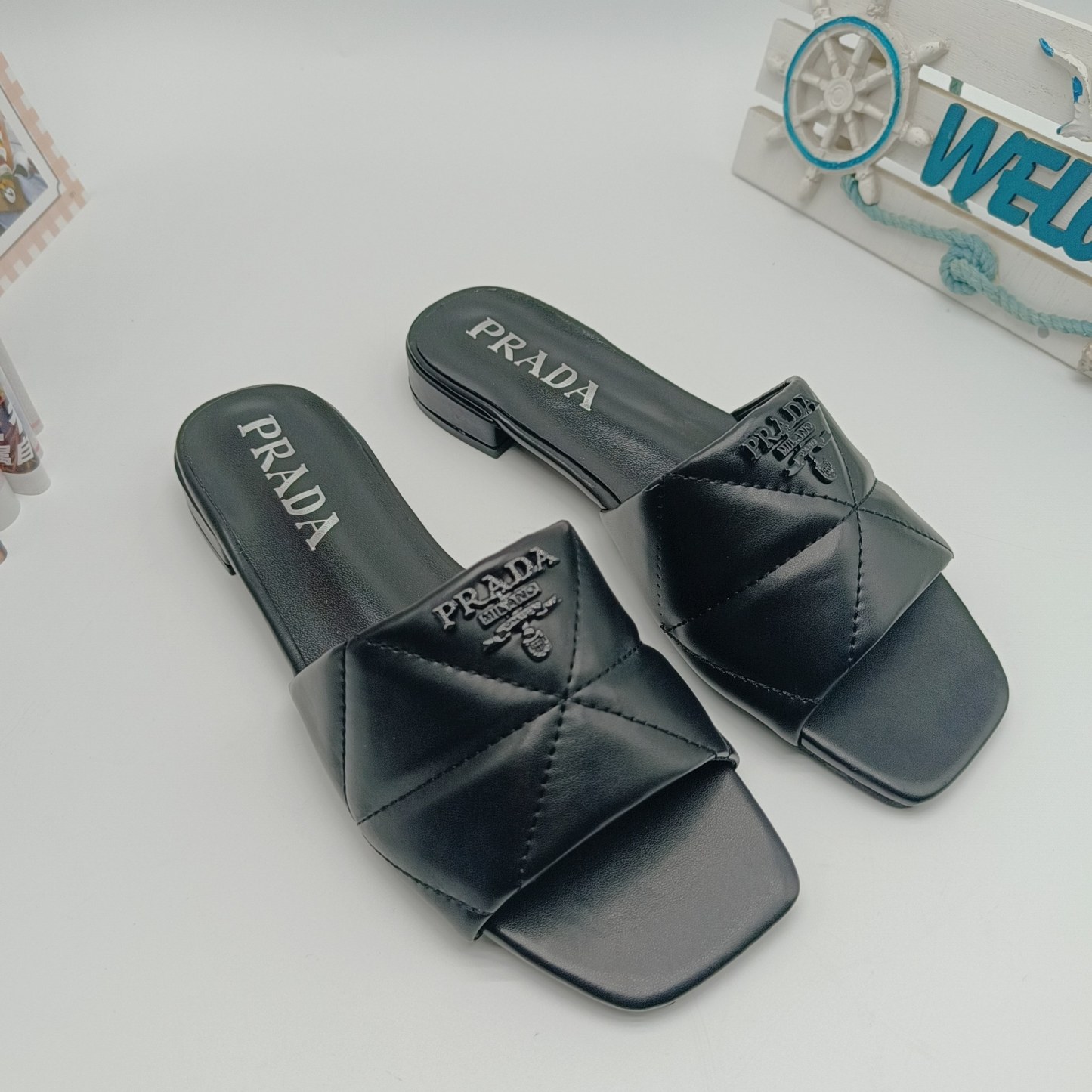 Triangle quilted sandals