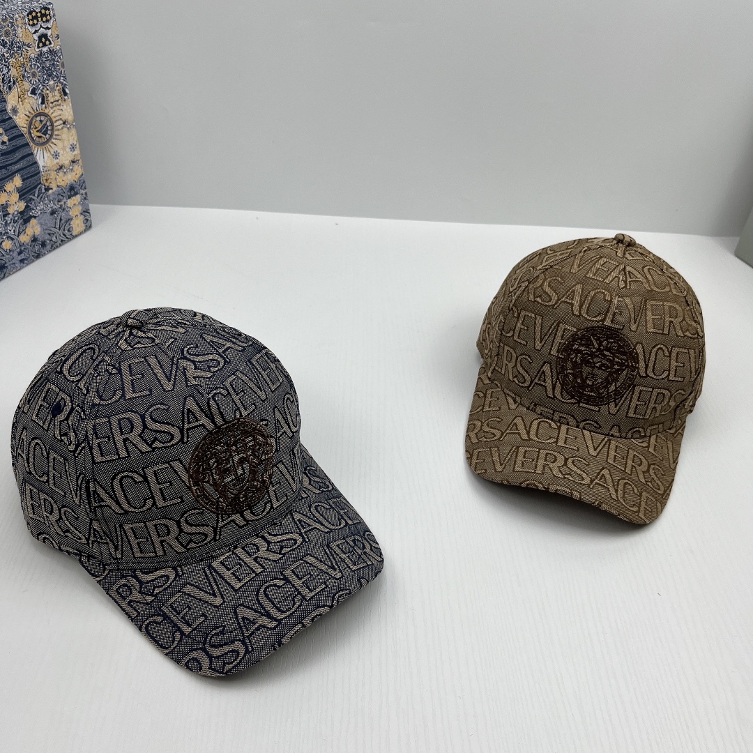 LA MEDUSA EMBROIDERED BASEBALL CAP