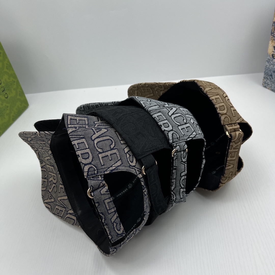 LA MEDUSA EMBROIDERED BASEBALL CAP