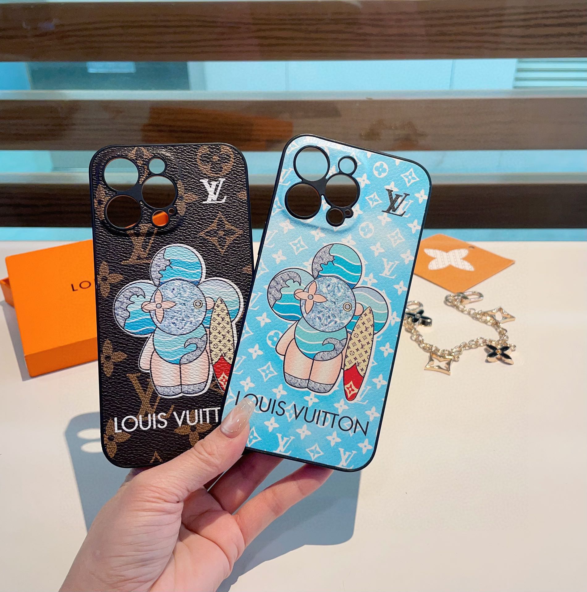 Fine hole edge leather phone case