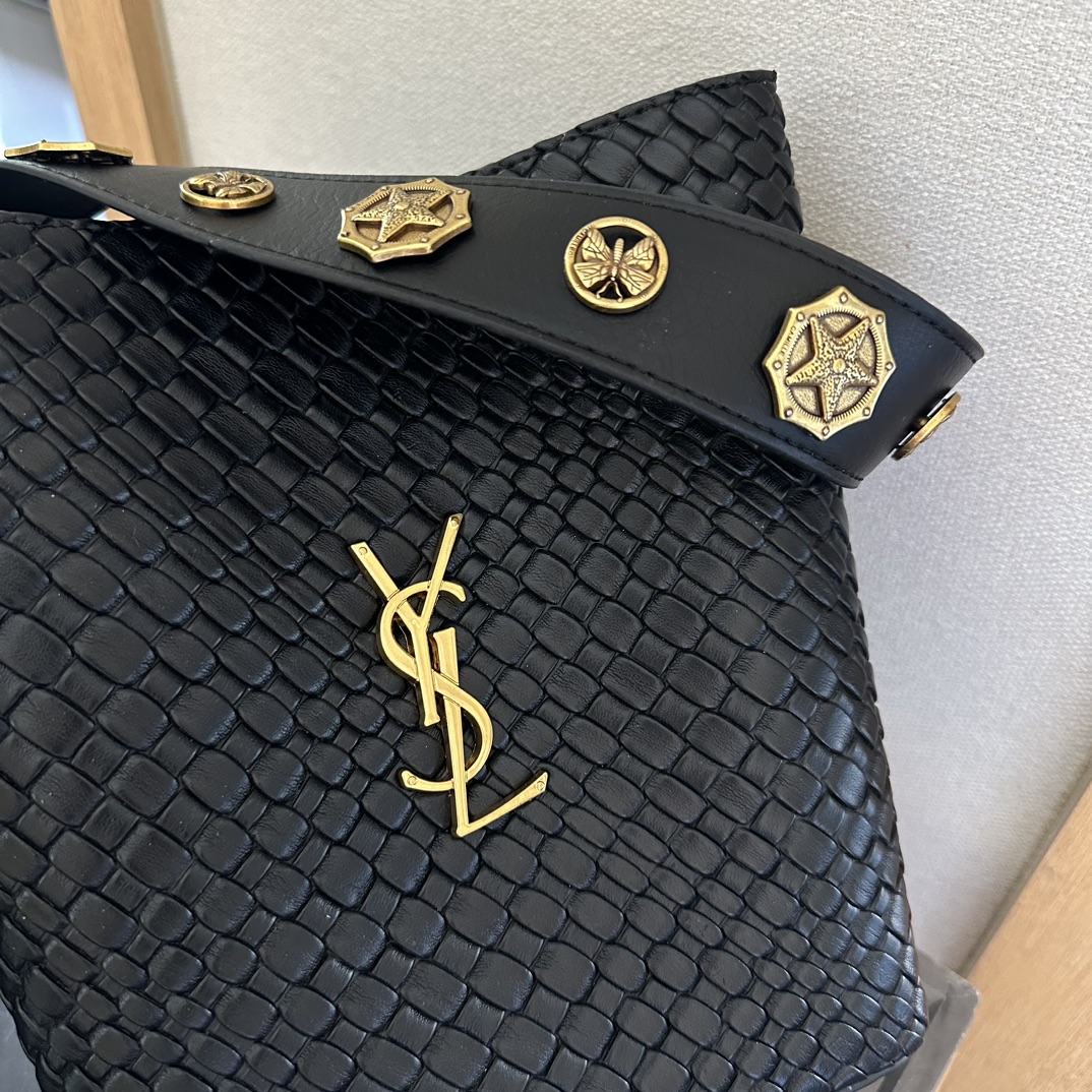 LE 37 SMALL IN SHINY LEATHER