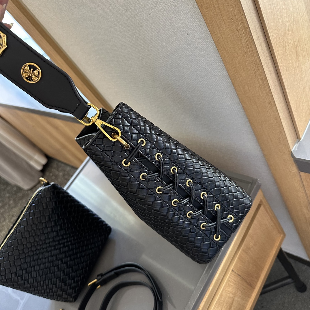 LE 37 SMALL IN SHINY LEATHER