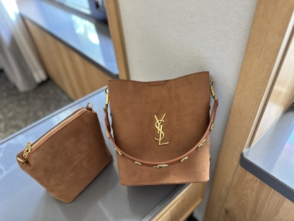 LE 37 SMALL IN SHINY LEATHER