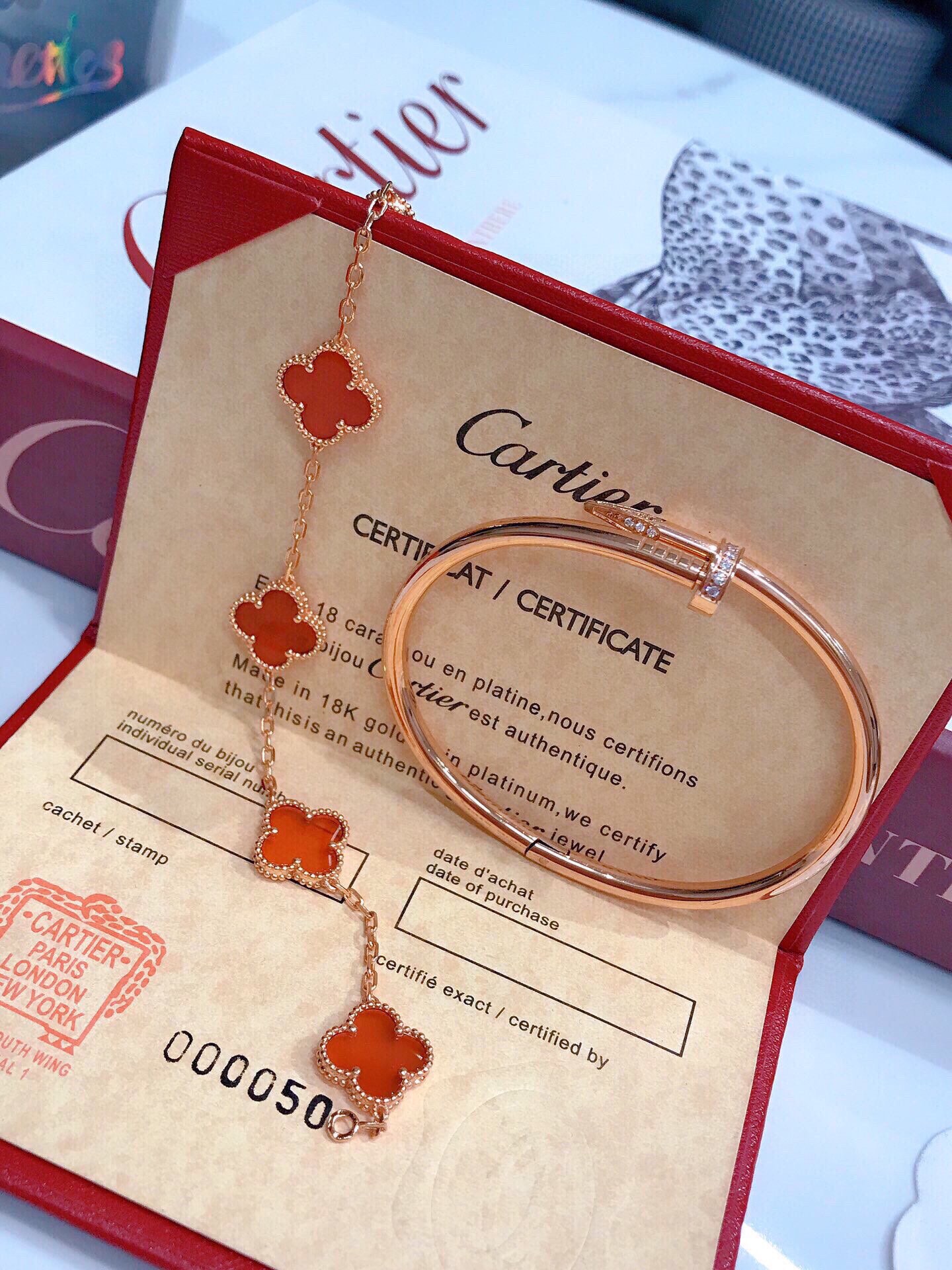 JUSTE UN CLOU BRACELET + VINTAGE ALHAMBRA BRACELET, 5 MOTIFS