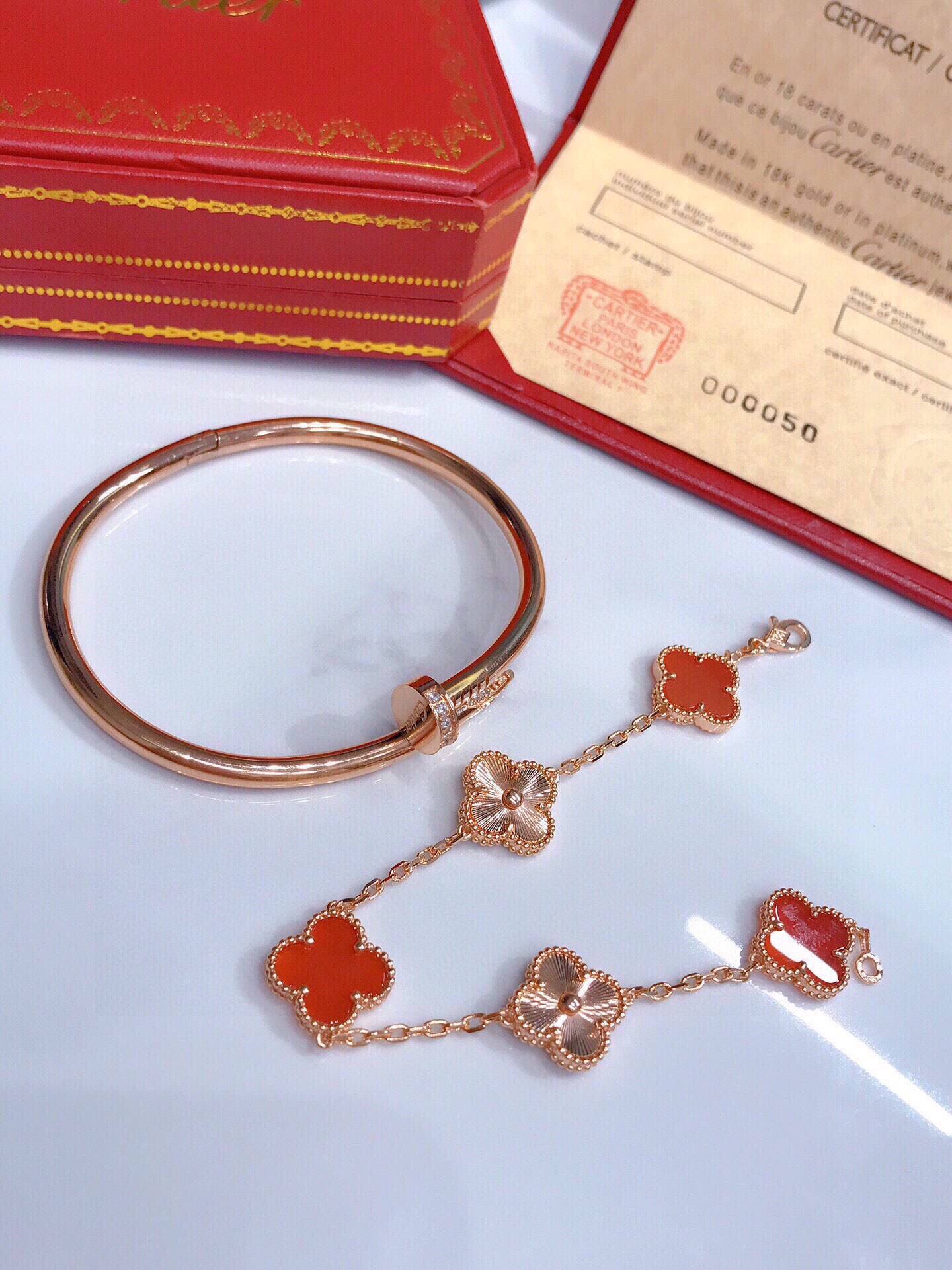 JUSTE UN CLOU BRACELET + VINTAGE ALHAMBRA BRACELET, 5 MOTIFS