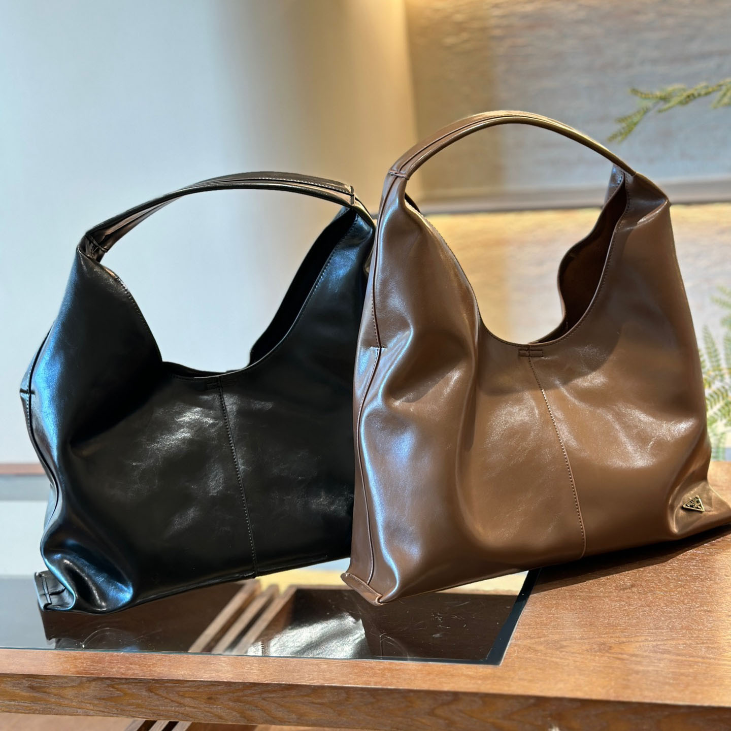 Leather tote bag