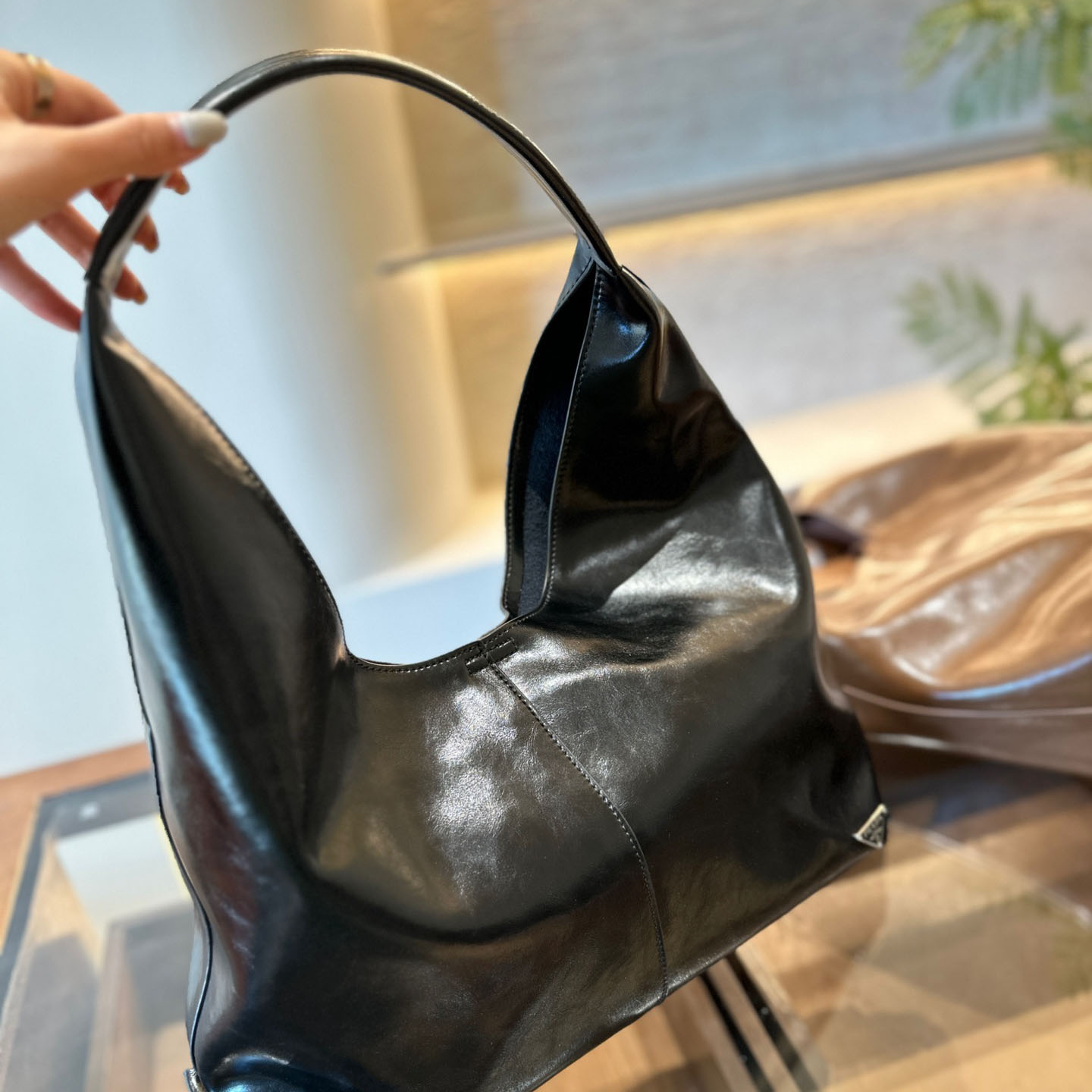 Leather tote bag