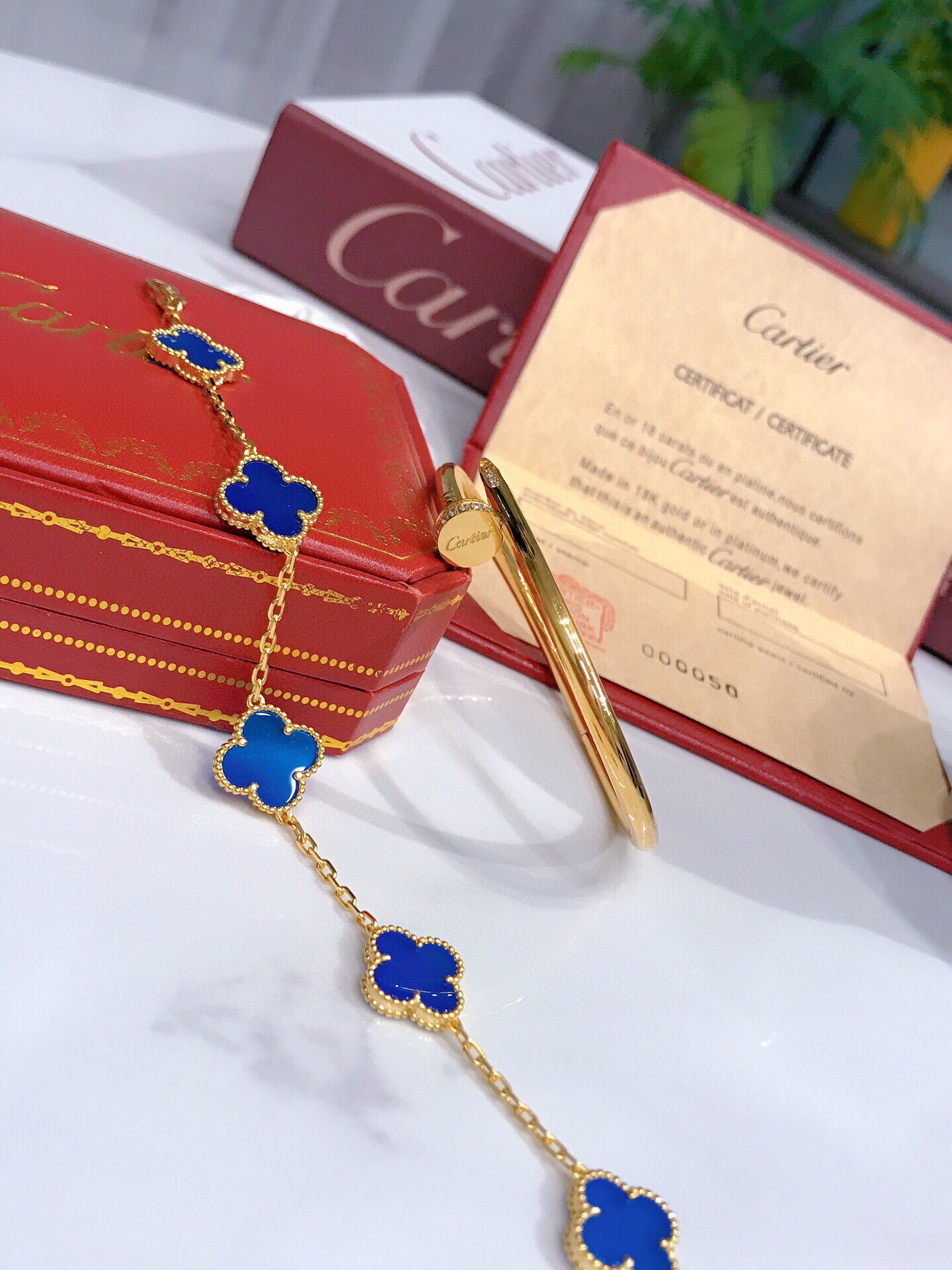 JUSTE UN CLOU BRACELET + VINTAGE ALHAMBRA BRACELET, 5 MOTIFS
