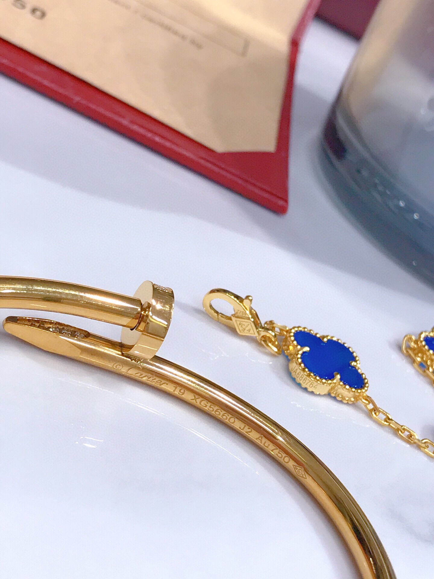 JUSTE UN CLOU BRACELET + VINTAGE ALHAMBRA BRACELET, 5 MOTIFS