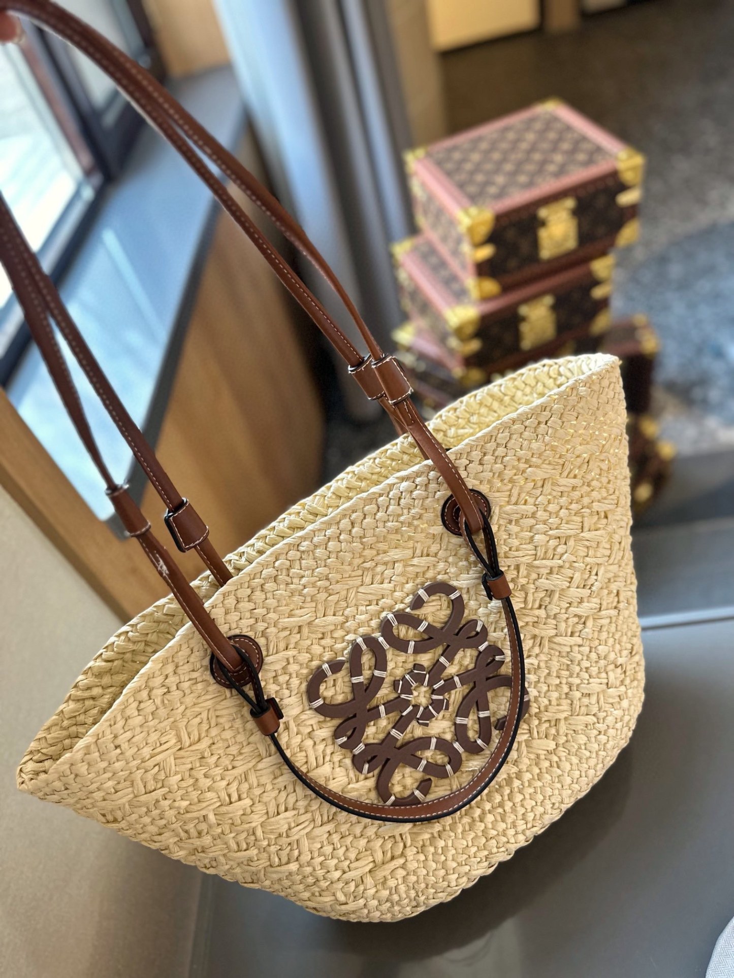 Anagram Basket bag in iraca palm and calfskin