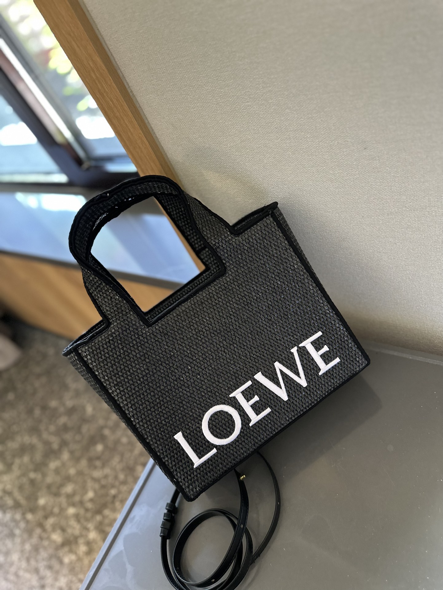 Font Tote in raffia