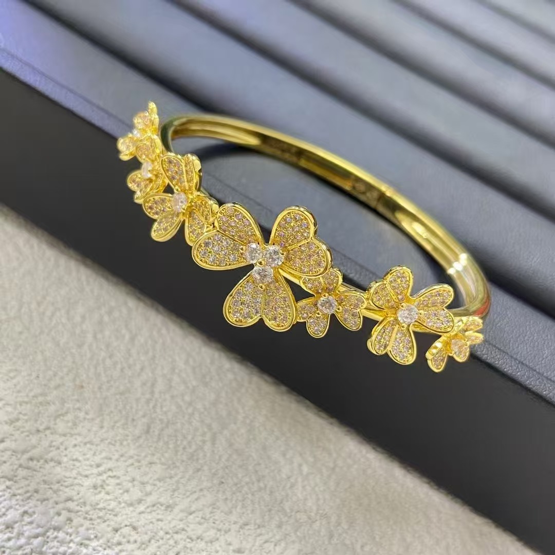 Frivole bracelet, 7 flowers, medium model