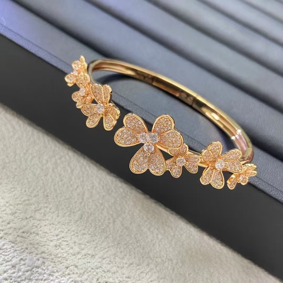 Frivole bracelet, 7 flowers, medium model