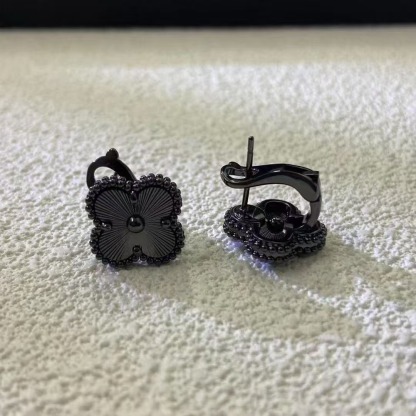 Magic Alhambra earrings