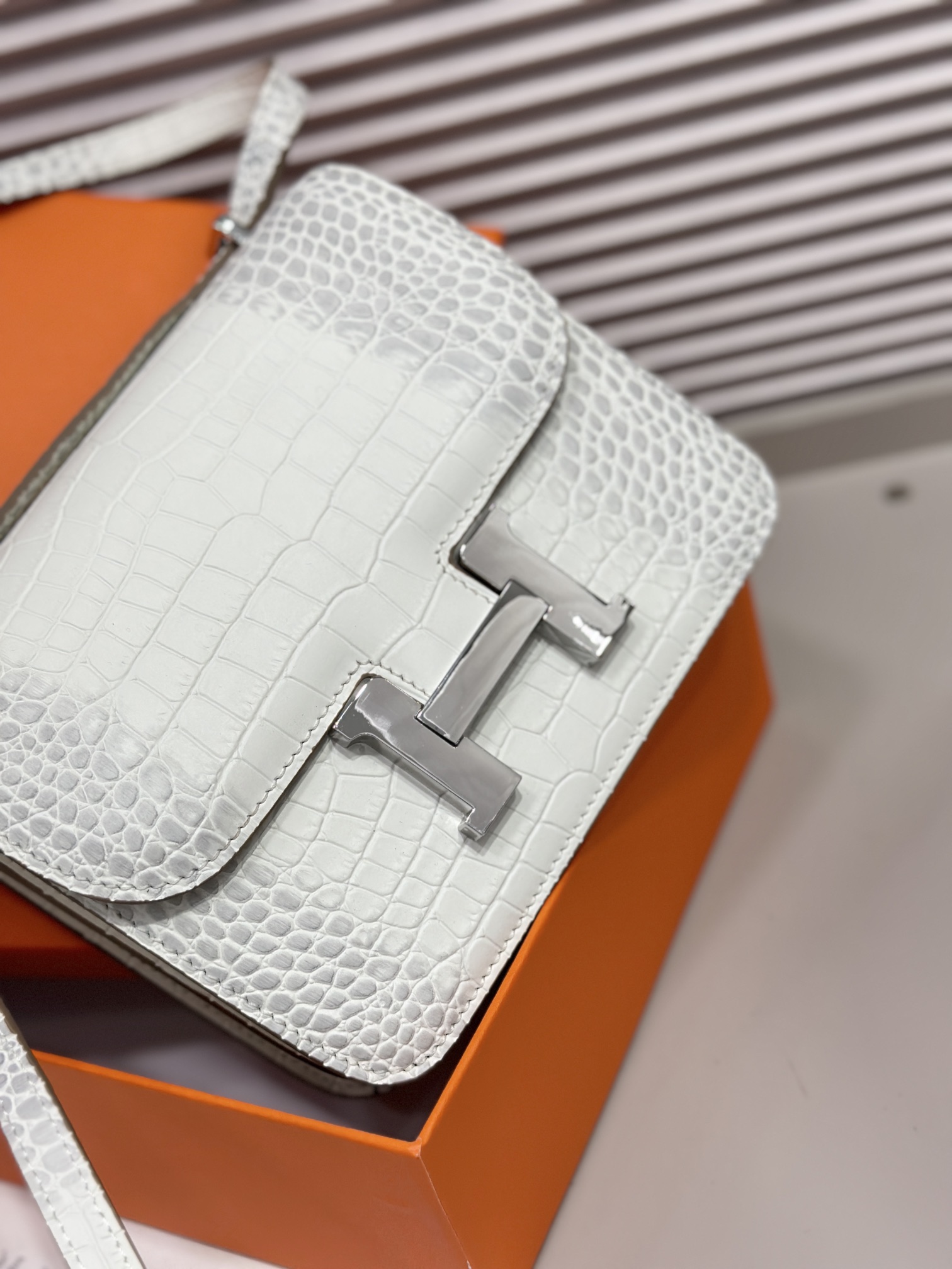 Herthtmes  Matte Alligator Constance 18/23