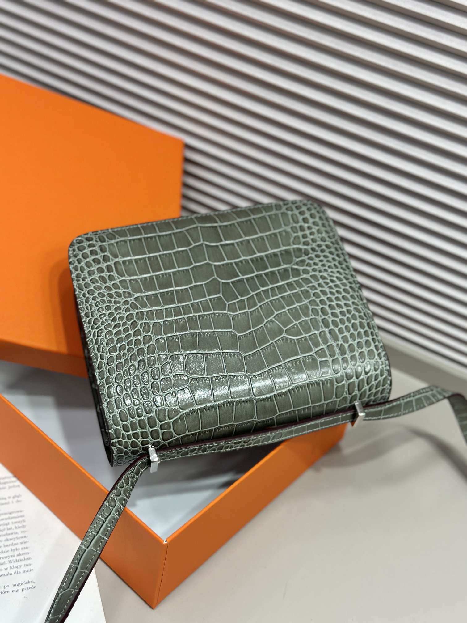 Herthtmes  Matte Alligator Constance 18/23