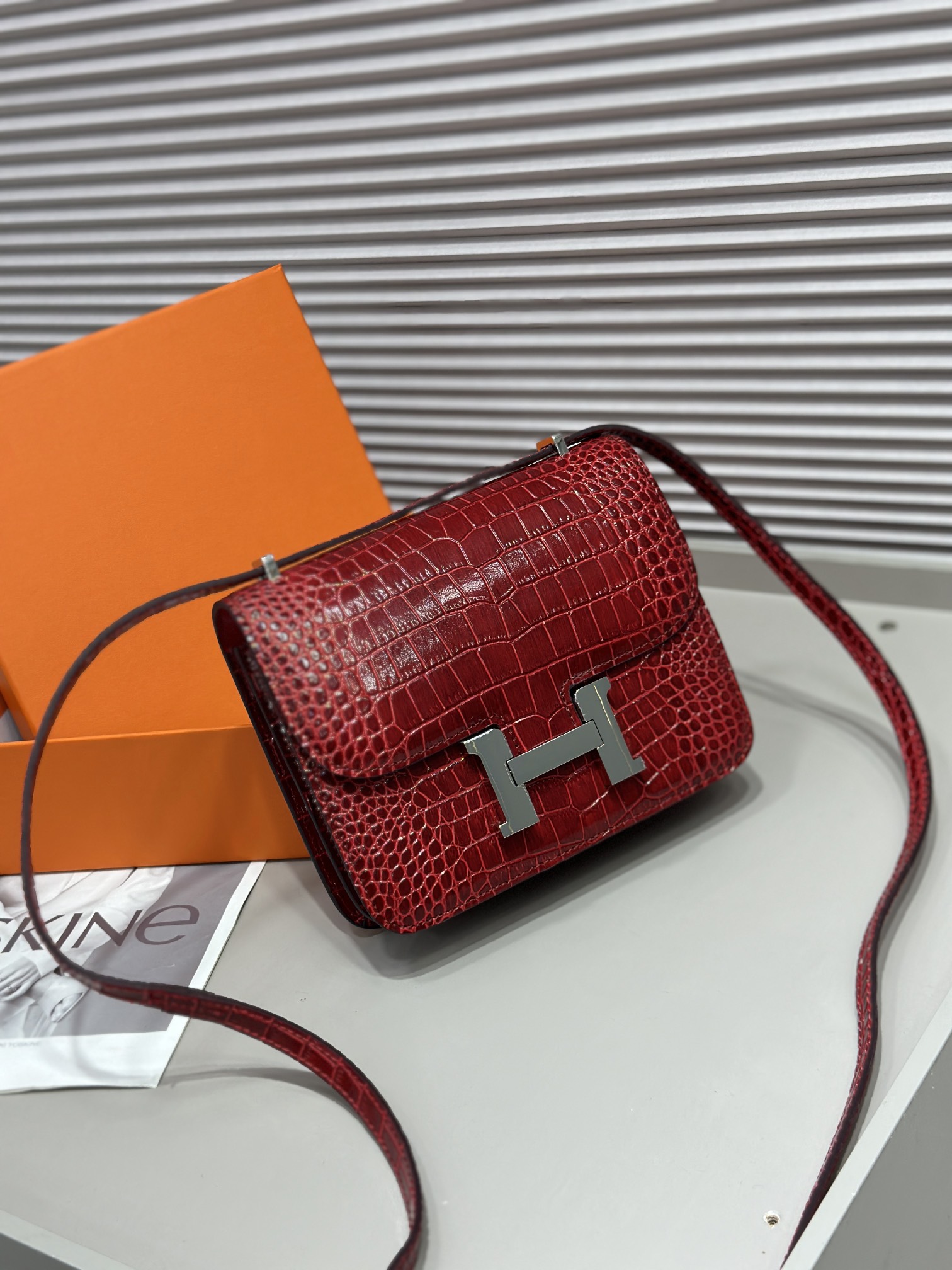 Herthtmes  Matte Alligator Constance 18/23