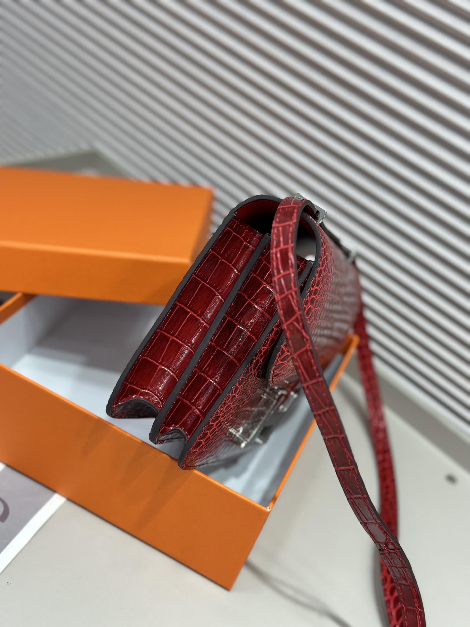 Herthtmes  Matte Alligator Constance 18/23