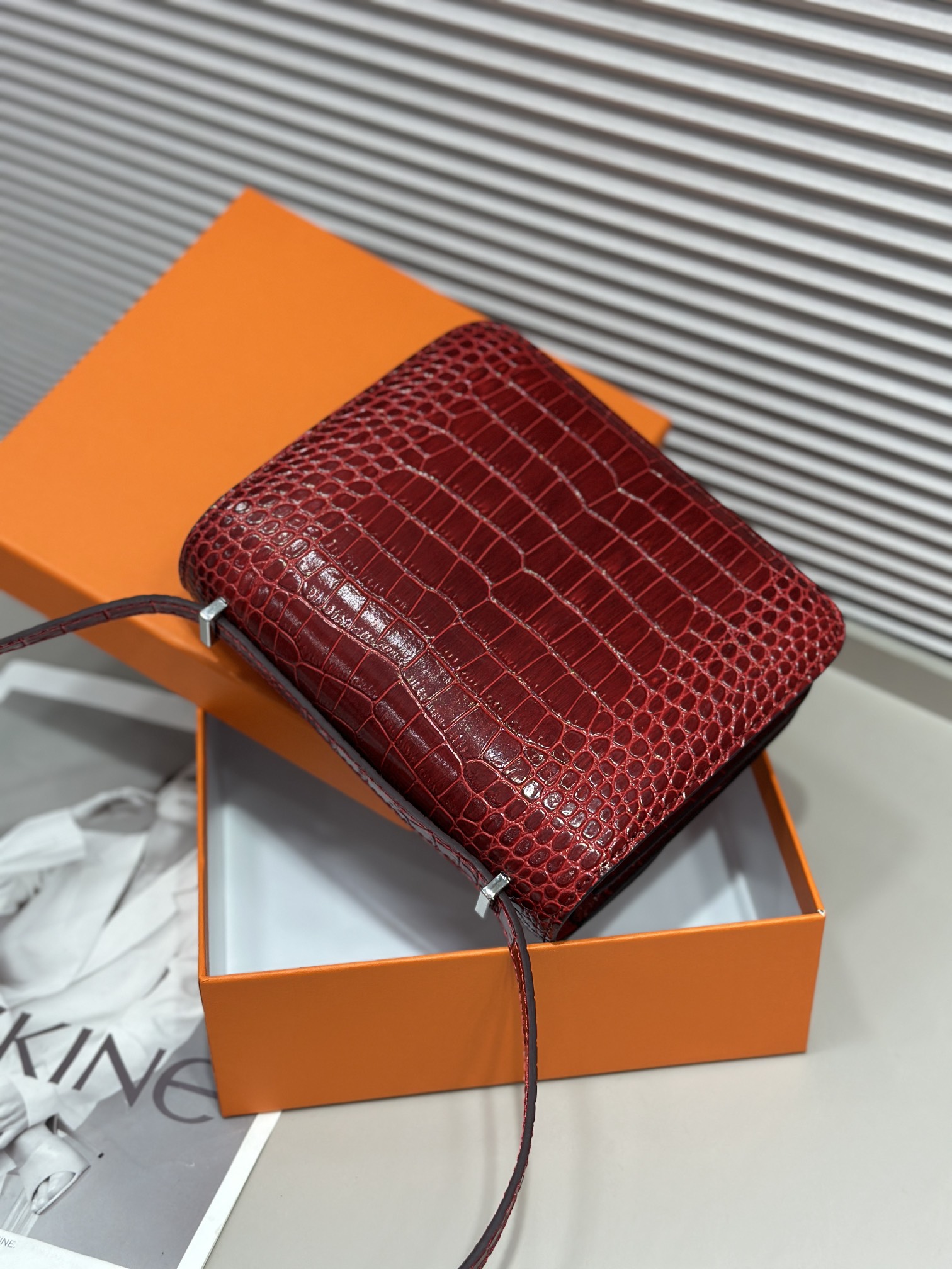 Herthtmes  Matte Alligator Constance 18/23