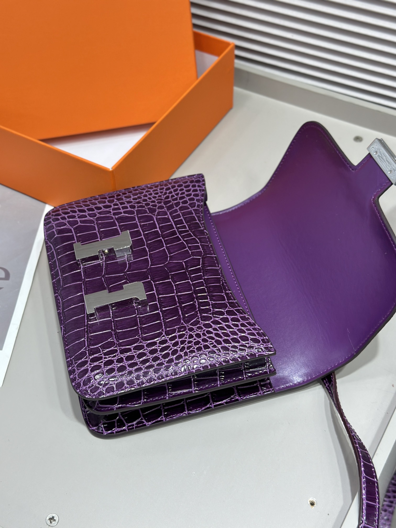 Herthtmes  Matte Alligator Constance 18/23