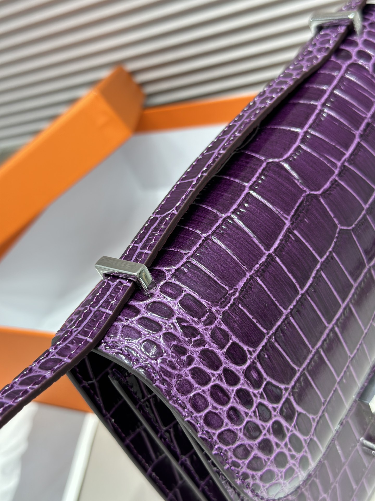 Herthtmes  Matte Alligator Constance 18/23