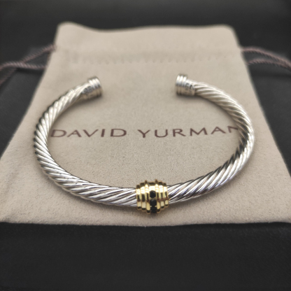 [Copy]Dathtvid Yurthtman cable bangle, set with round cut emer