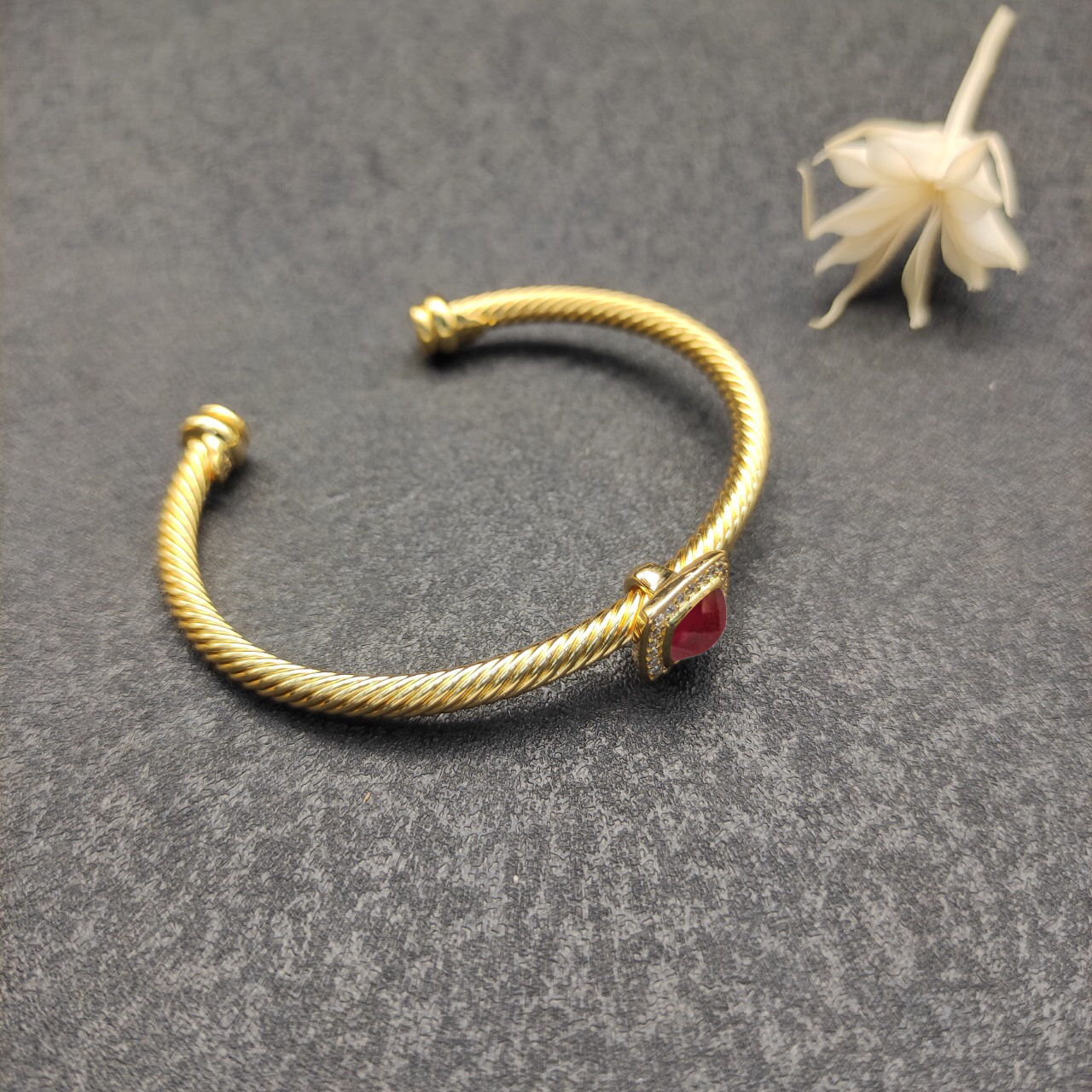 Cable Classics Bracelet with Red Agate and Diamonds 18K Yellow Gold 4mm