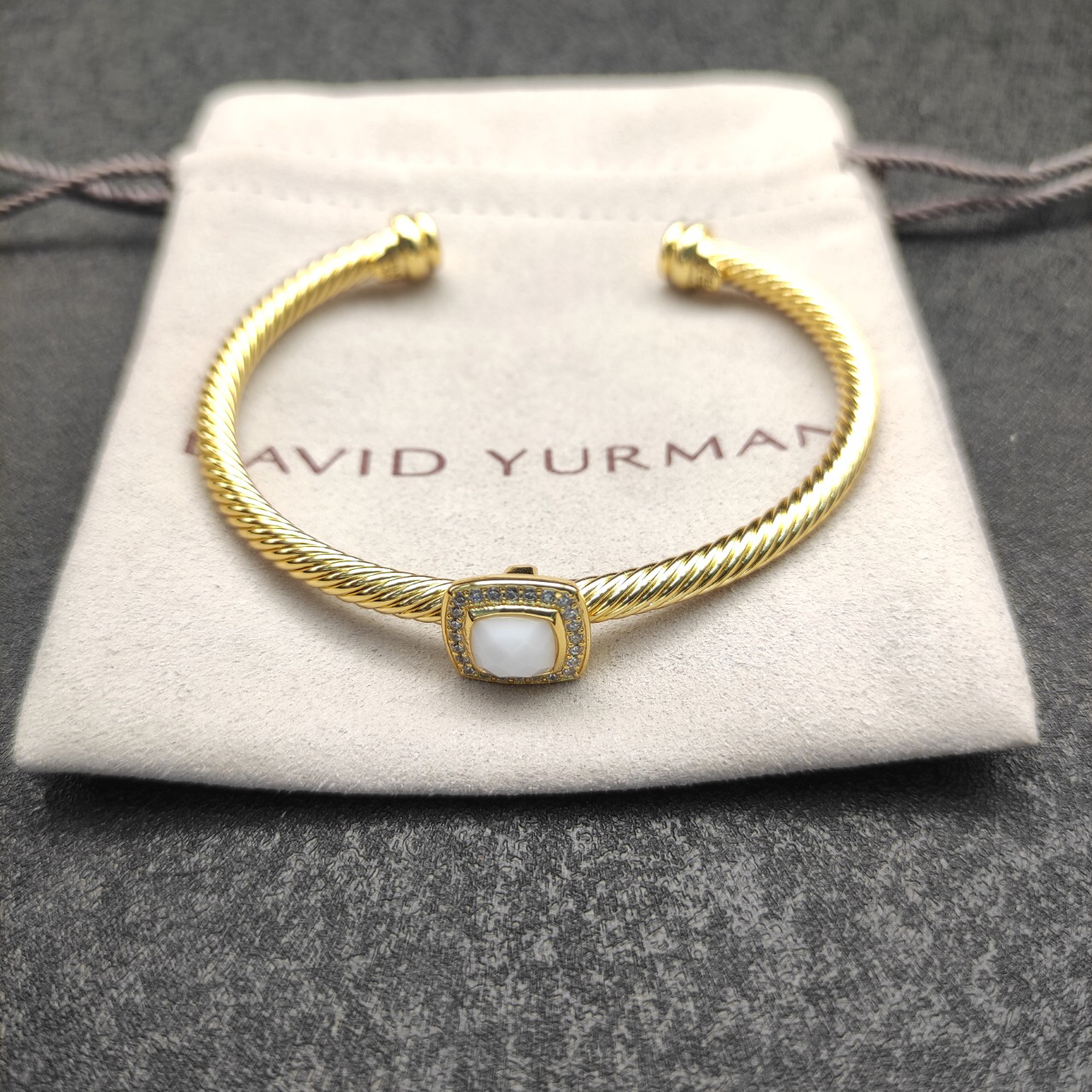 Cable Classics Bracelet with White Agate and Diamonds 18K Yellow Gold 4mm