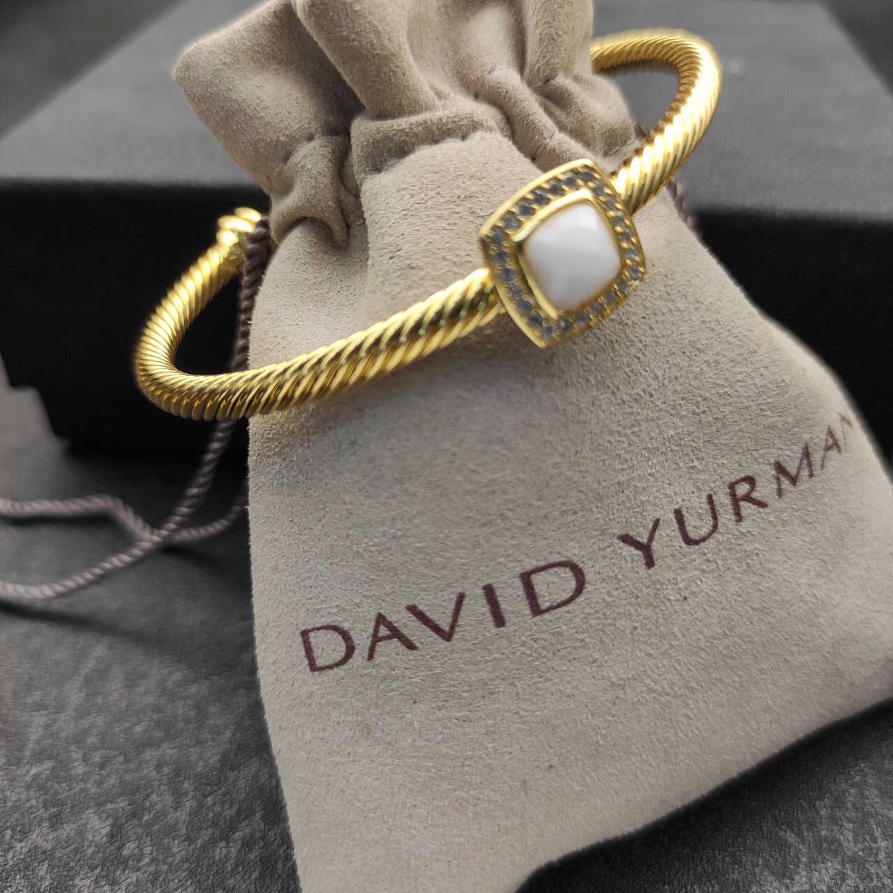 Cable Classics Bracelet with White Agate and Diamonds 18K Yellow Gold 4mm