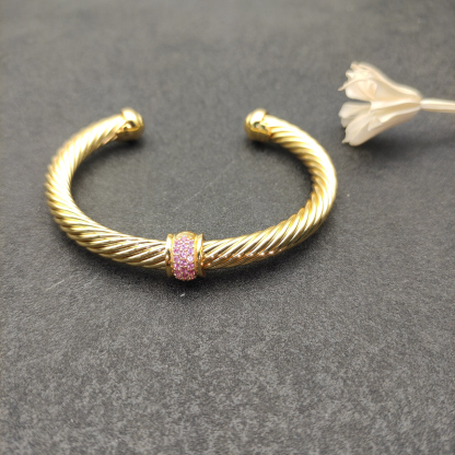 Classic Cable Station Bracelet 18K Yellow Gold and Pave Diamonds, 7mm