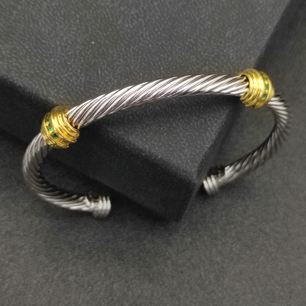 Dathtvid Yurthtman 5mm 18k Gold and Sterling Silver Diamond Station Cable Bracelet