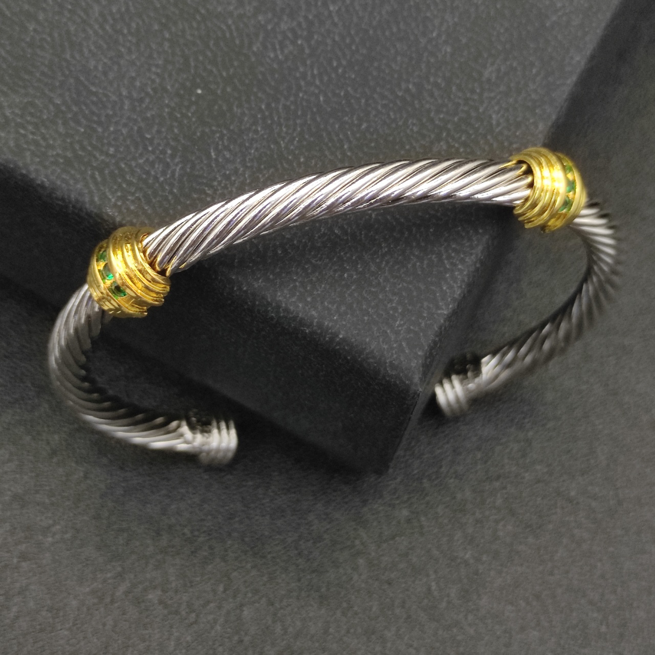 Dathtvid Yurthtman 5mm 18k Gold and Sterling Silver Diamond Station Cable Bracelet