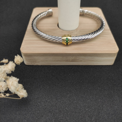 Dathtvid Yurthtman 5mm 18k Gold and Sterling Silver Diamond Station Cable Bracelet