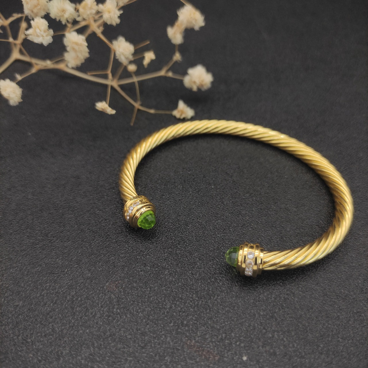 Classic Cablespira® Bracelet 18K Yellow Gold with Light green crystal and Diamonds, 5mm