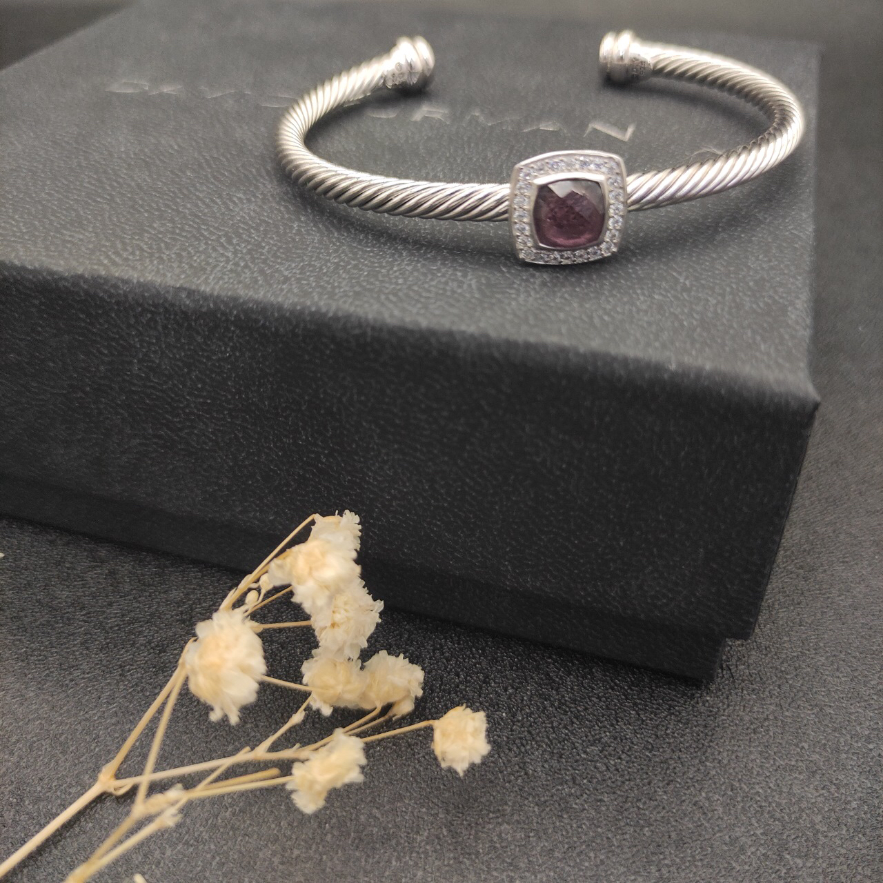 Dathtvid Yurthtman  Sterling Silver Diamond Garnet 4mm Noblesse Cable Bracelet