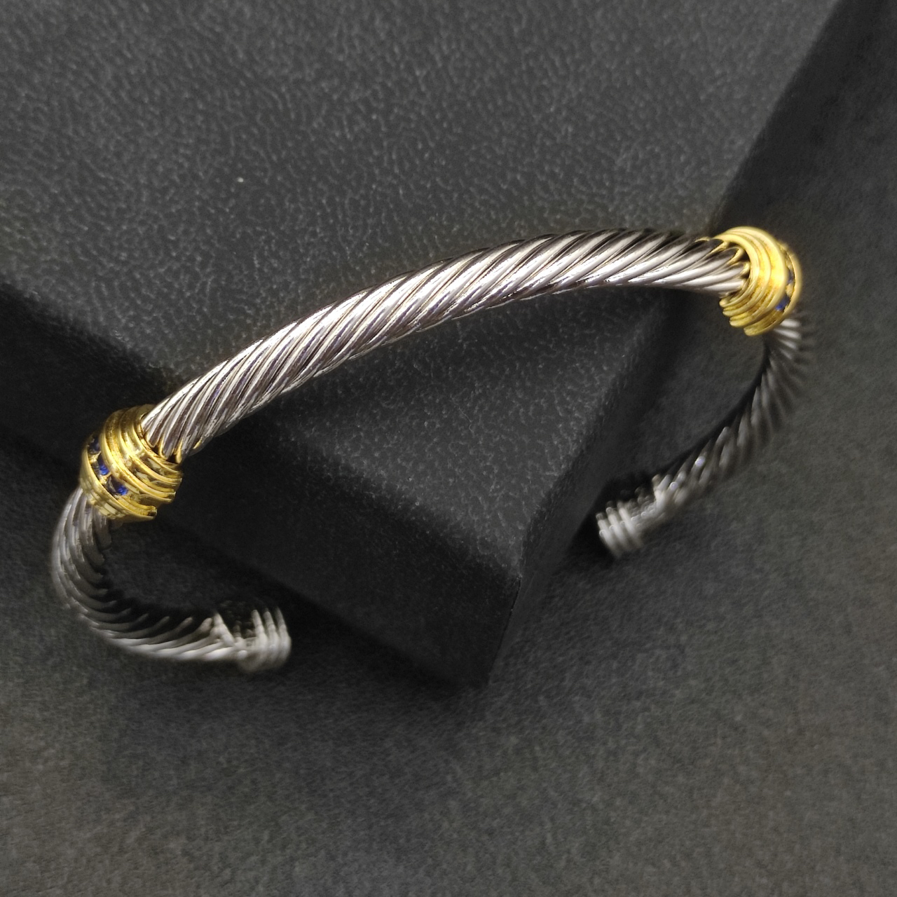 Dathtvid Yurthtman 5mm 18k Gold and Sterling Silver Diamond Station Cable Bracelet