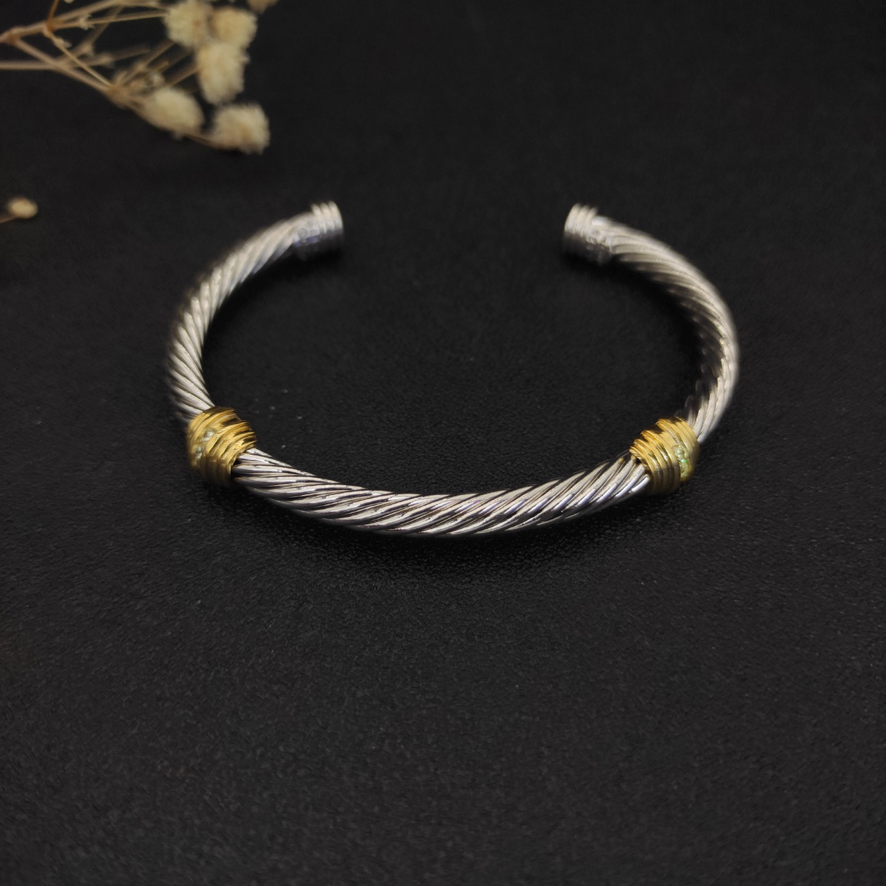 Dathtvid Yurthtman 5mm 18k Gold and Sterling Silver Diamond Station Cable Bracelet