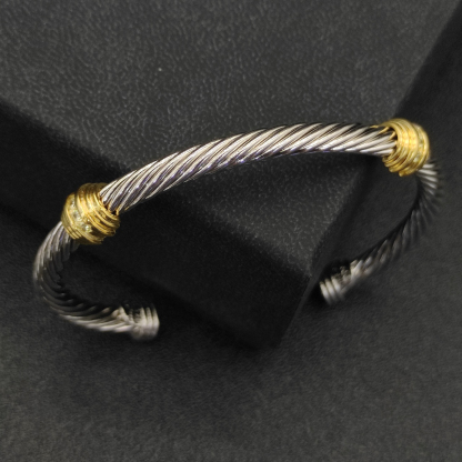 Dathtvid Yurthtman 5mm 18k Gold and Sterling Silver Diamond Station Cable Bracelet