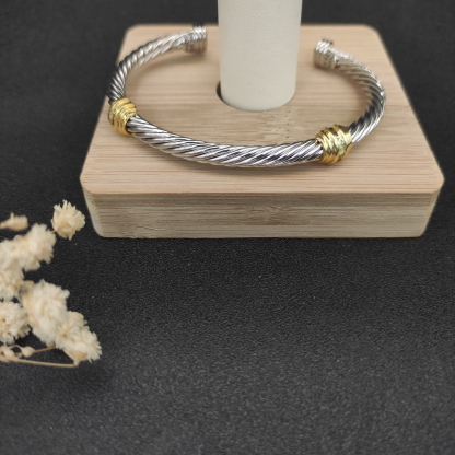 Dathtvid Yurthtman 5mm 18k Gold and Sterling Silver Diamond Station Cable Bracelet