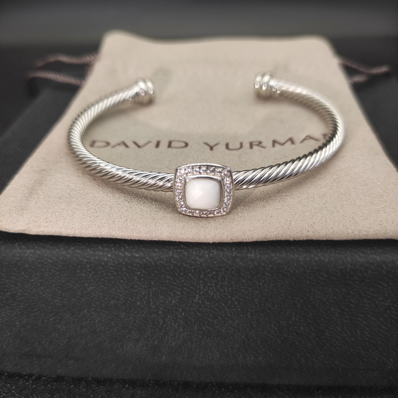 Dathtvid Yurthtman  Sterling Silver Diamond and White Agate 4mm Noblesse Cable Bracelet